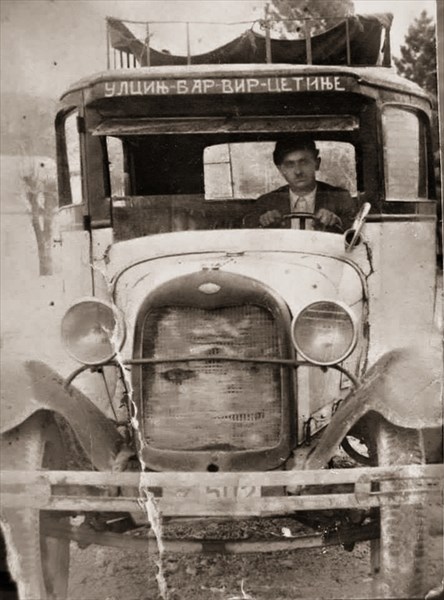 Междугородний почтово-пассажирский автобус. Старая фотография.